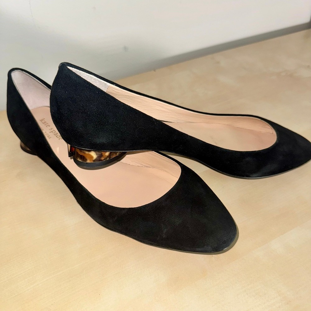 KATE SPADE BLACK SUEDE FLATS NWT FALLYN 9M SKIMMER ALMOND TOE TORTOISE HEEL
